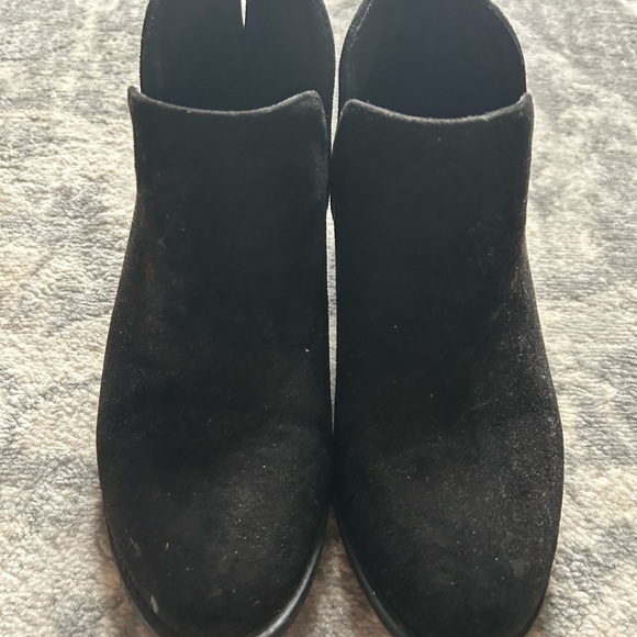 Elegant Black Ankle Boots - Picture 1 of 7